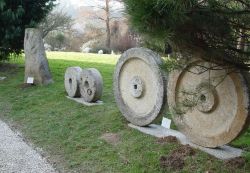 alte Mühlräder am Geologiepfad