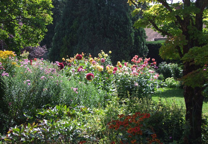 Staudenbeete beim Hufeisenteich