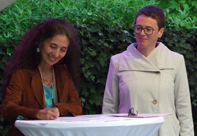 Unterzeichnung des Schenkungsvertrages